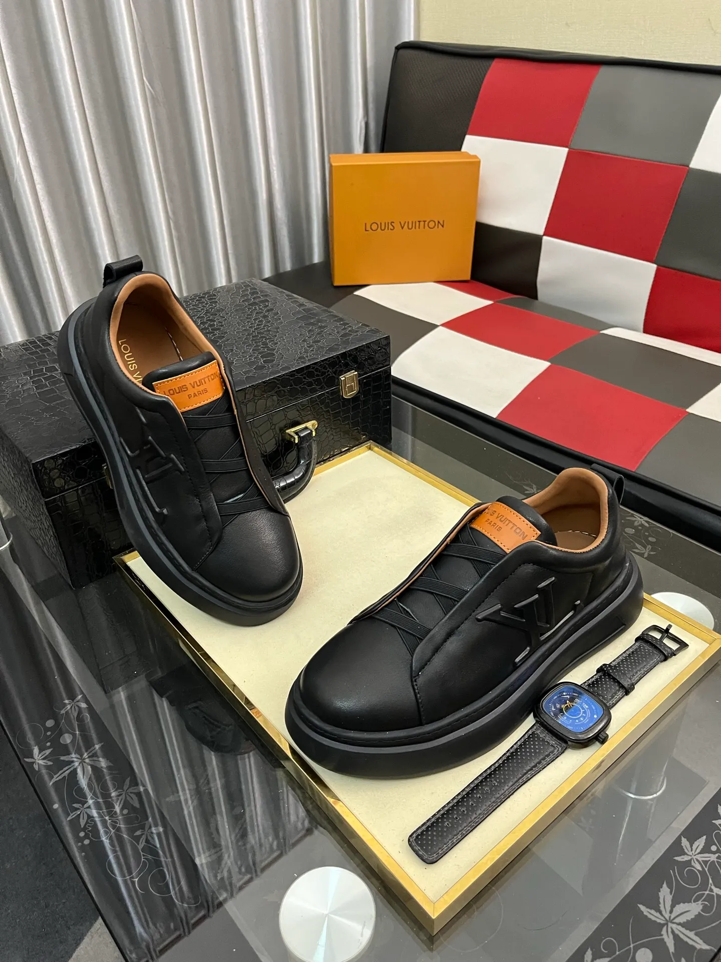 Men's shoes 💰480⌚️⌚️LV Louis Vuitton. The latest fashionable casual shoes are popular in physical stores. New spring and summer comfortable imported custom original cowhide, unique jacquard fabric element design. With sheepskin lining, Lv original bottom, [sun][sun] high-end packaging and high quality💪Details determine the quality, you can enter and leave the counter at will, the code number is 38-442️⃣colors available